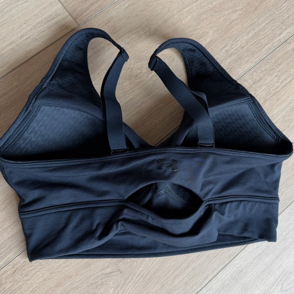 Under Armour Black Activewear Top - Picture 2 of 4